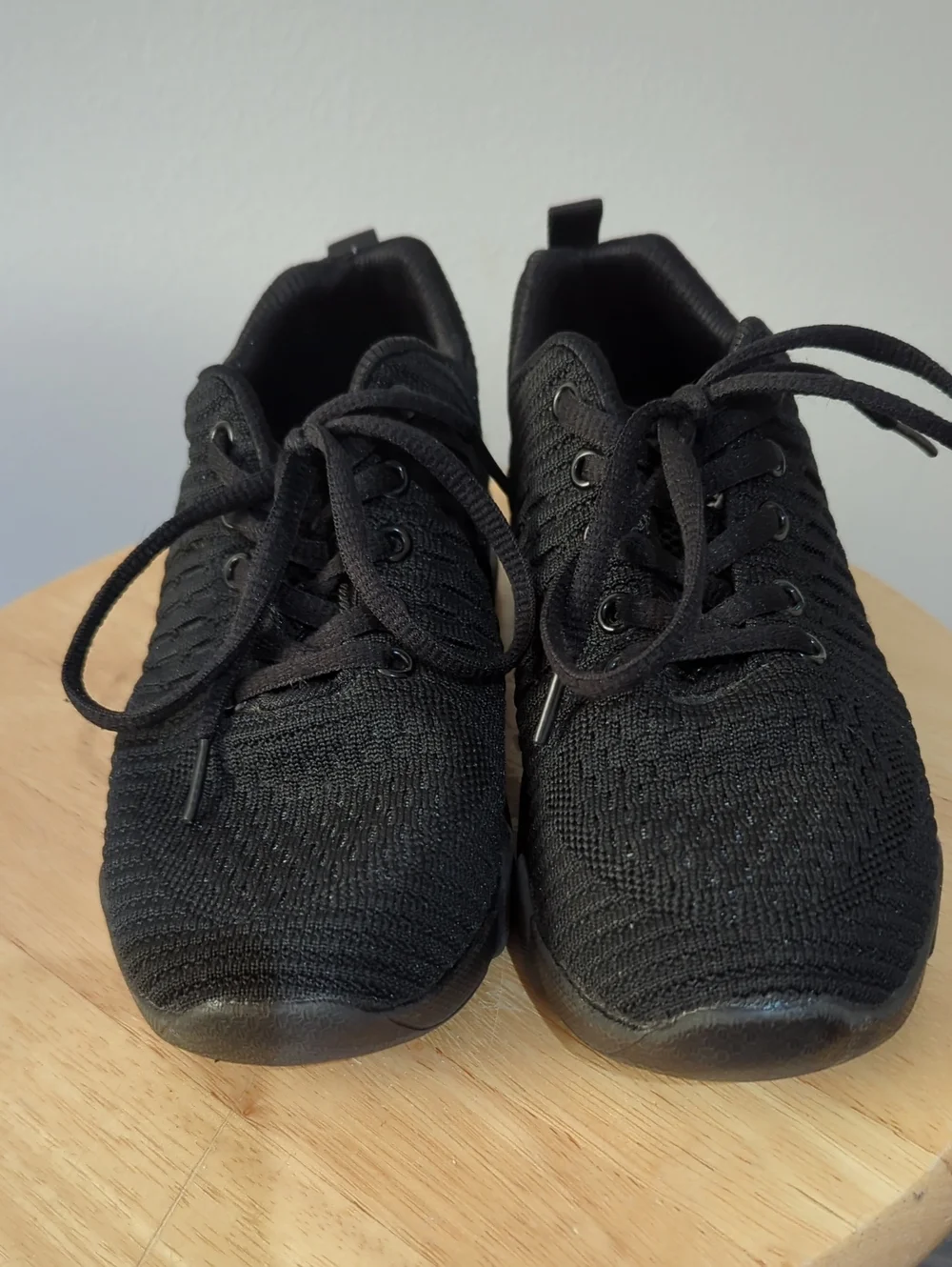 LAST CHANCE-MAKE OFFER Women’s Black Knit Lace-Up Athletic Split Sole Sneakers